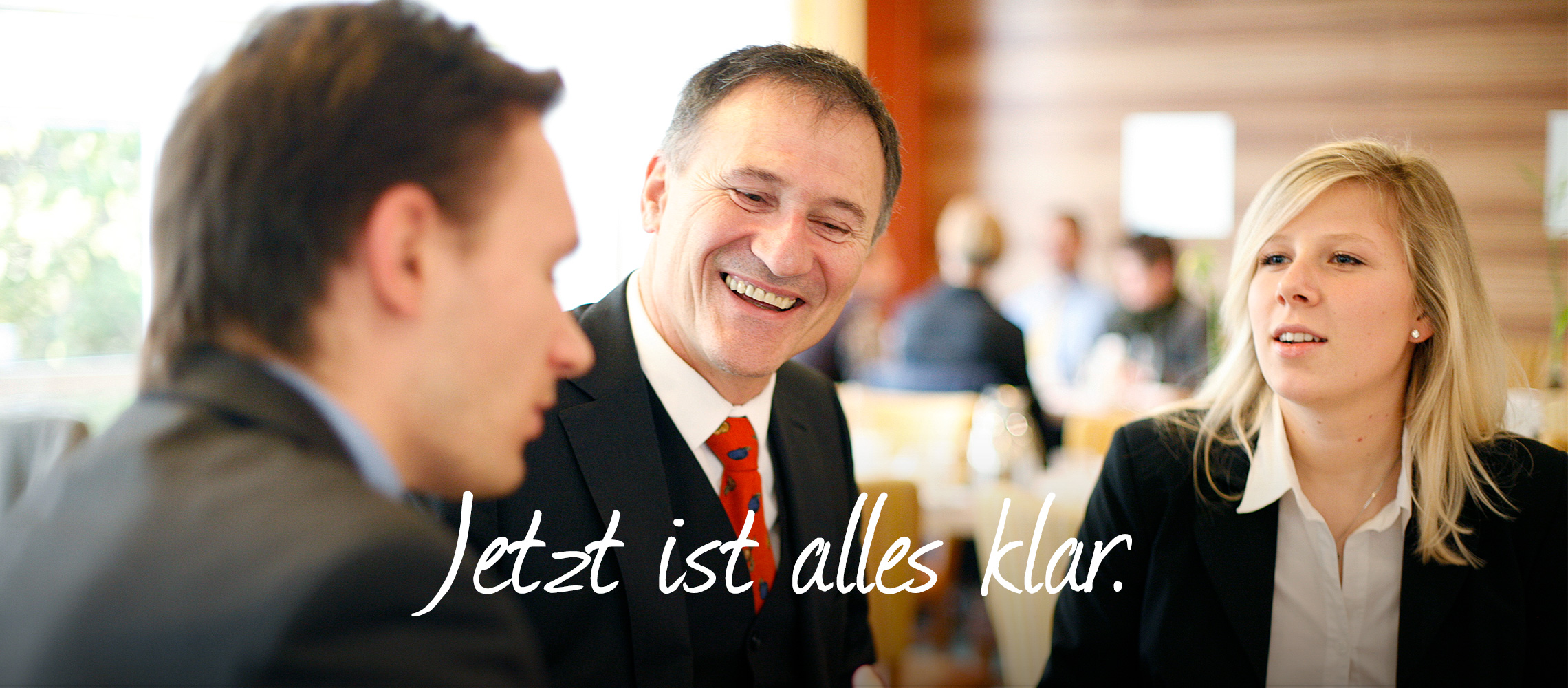 Handbuch Experten beraten einen Kunden